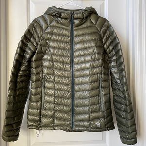 NWOT Mountain Hardwear Size M